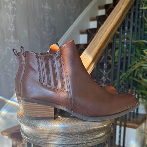 B. O. C. Ladies. LANA. Leather ankle booties excellent condition size 10.